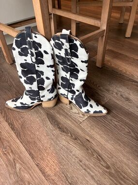 Cow Print Western Cowboy Boots - Black & White